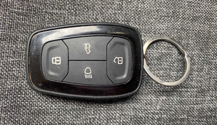 2022 Tata ALTROZ XZA, Petrol, Automatic, 3,780 km, Key Close Up
