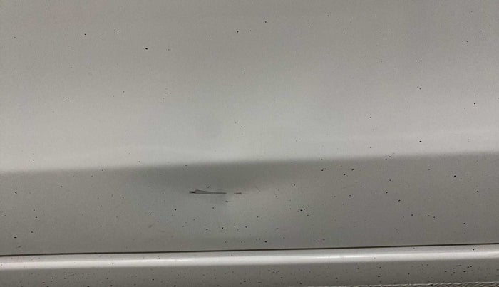 2017 Maruti Ertiga VDI SHVS, Diesel, Manual, 99,719 km, Front passenger door - Slightly dented