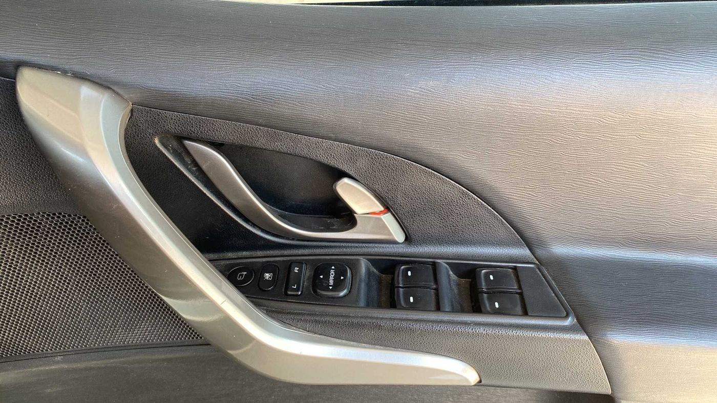 2018 Mahindra XUV500 W9, Diesel, Manual, 56,830 km, Driver Side Door Panels Control