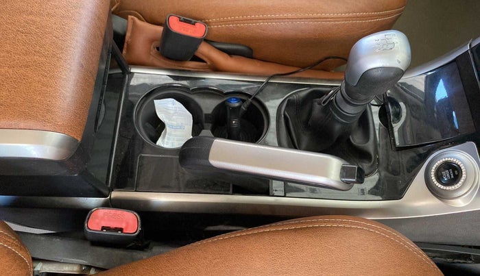 2018 Mahindra XUV500 W9, Diesel, Manual, 56,830 km, Gear Lever
