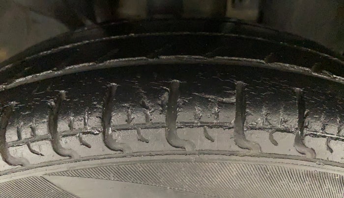 2018 Renault Kwid RXT, Petrol, Manual, 43,158 km, Right Front Tyre Tread