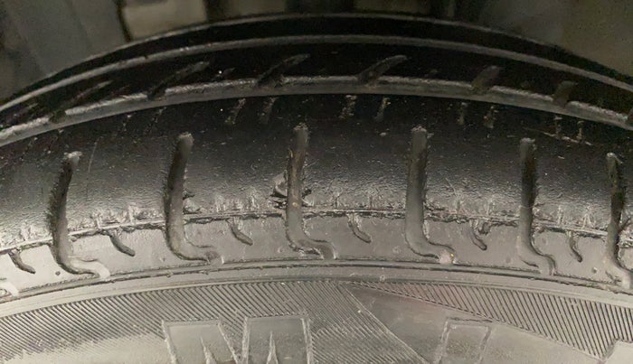 2018 Renault Kwid RXT, Petrol, Manual, 43,158 km, Left Front Tyre Tread