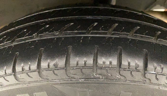 2018 Renault Kwid RXT, Petrol, Manual, 43,158 km, Left Rear Tyre Tread