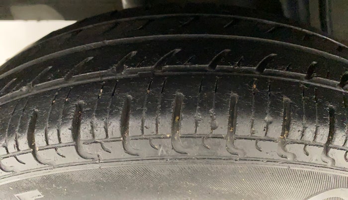 2018 Renault Kwid RXT, Petrol, Manual, 43,158 km, Right Rear Tyre Tread