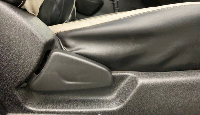 2018 Renault Kwid RXT, Petrol, Manual, 43,158 km, Driver Side Adjustment Panel