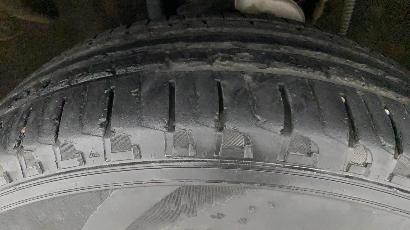 2022 Mahindra SCORPIO-N Z8 L DIESEL MT 4WD 7 STR, Diesel, Manual, 23,936 km, Left Front Tyre Tread