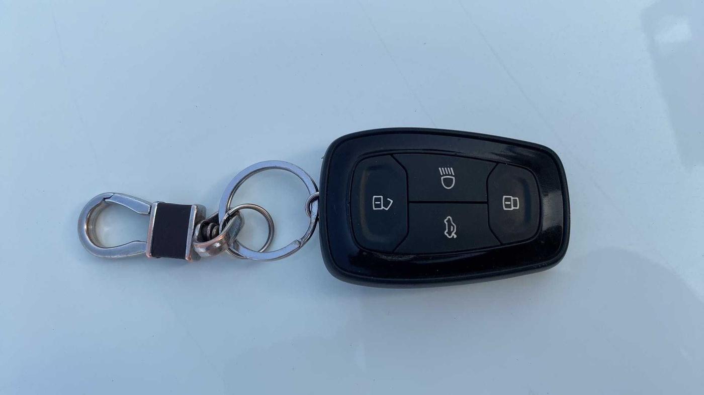 2021 Tata ALTROZ XZ PETROL, Petrol, Manual, 32,275 km, Key Close Up