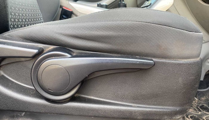 2017 Tata NEXON XZ PETROL, Petrol, Manual, 57,143 km, Driver Side Adjustment Panel