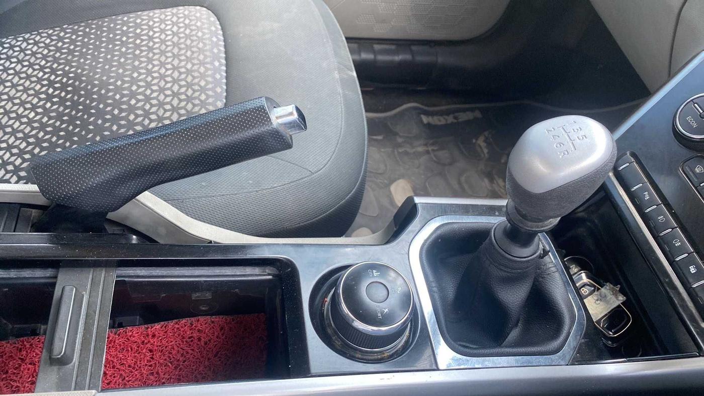2017 Tata NEXON XZ PETROL, Petrol, Manual, 57,143 km, Gear Lever