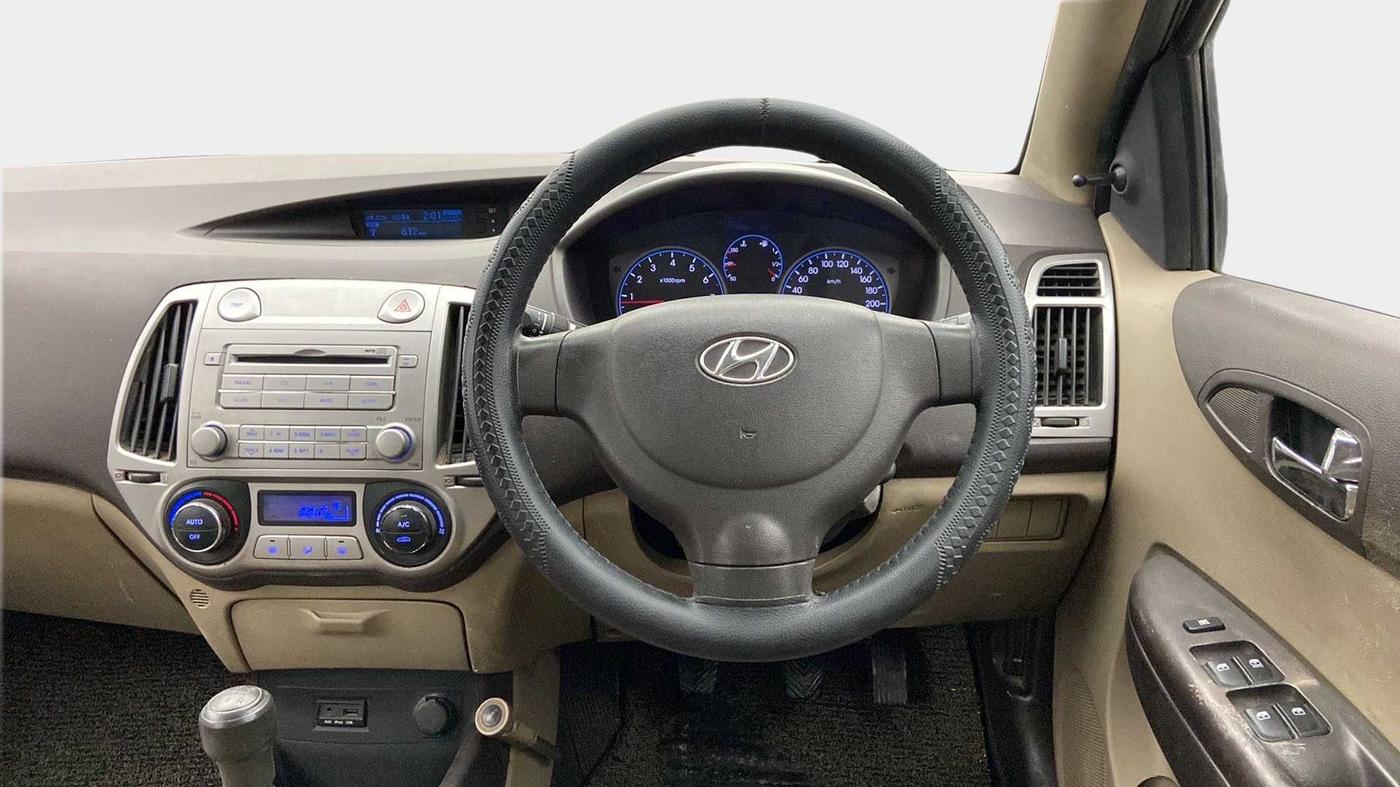 2011 Hyundai i20 MAGNA 1.2, Petrol, Manual, 97,272 km, Steering Wheel Close Up