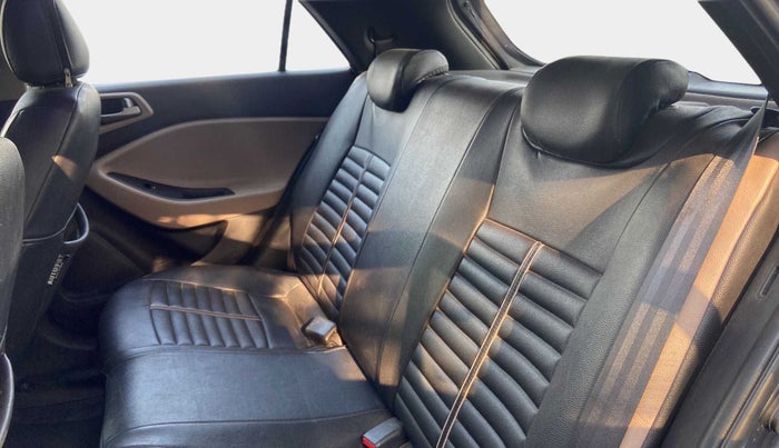 2016 Hyundai Elite i20 ASTA 1.2, CNG, Manual, 94,723 km, Right Side Rear Door Cabin