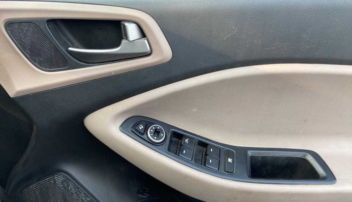 2016 Hyundai Elite i20 ASTA 1.2, CNG, Manual, 94,723 km, Driver Side Door Panels Control