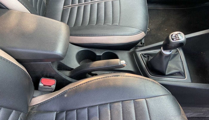 2016 Hyundai Elite i20 ASTA 1.2, CNG, Manual, 94,723 km, Gear Lever