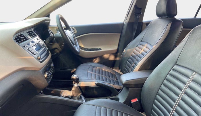 2016 Hyundai Elite i20 ASTA 1.2, CNG, Manual, 94,723 km, Right Side Front Door Cabin