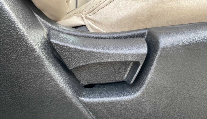 2022 Mahindra XUV300 W6 1.2 PETROL, Petrol, Manual, 12,500 km, Driver Side Adjustment Panel