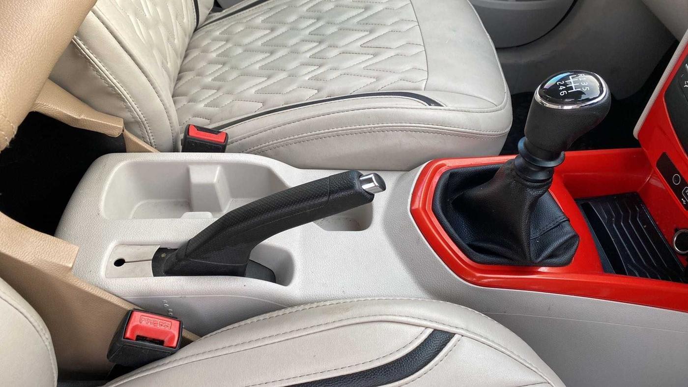 2022 Mahindra XUV300 W6 1.2 PETROL, Petrol, Manual, 12,500 km, Gear Lever