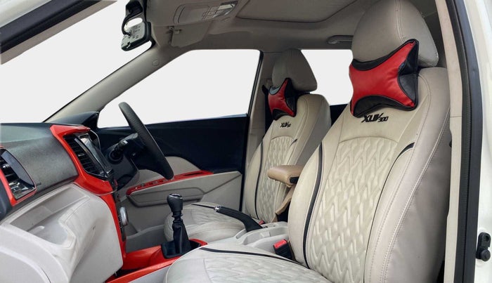 2022 Mahindra XUV300 W6 1.2 PETROL, Petrol, Manual, 12,500 km, Right Side Front Door Cabin