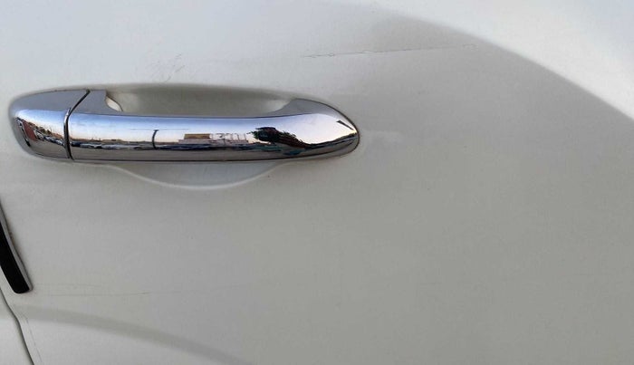 2022 Mahindra XUV300 W6 1.2 PETROL, Petrol, Manual, 12,500 km, Right rear door - Minor scratches