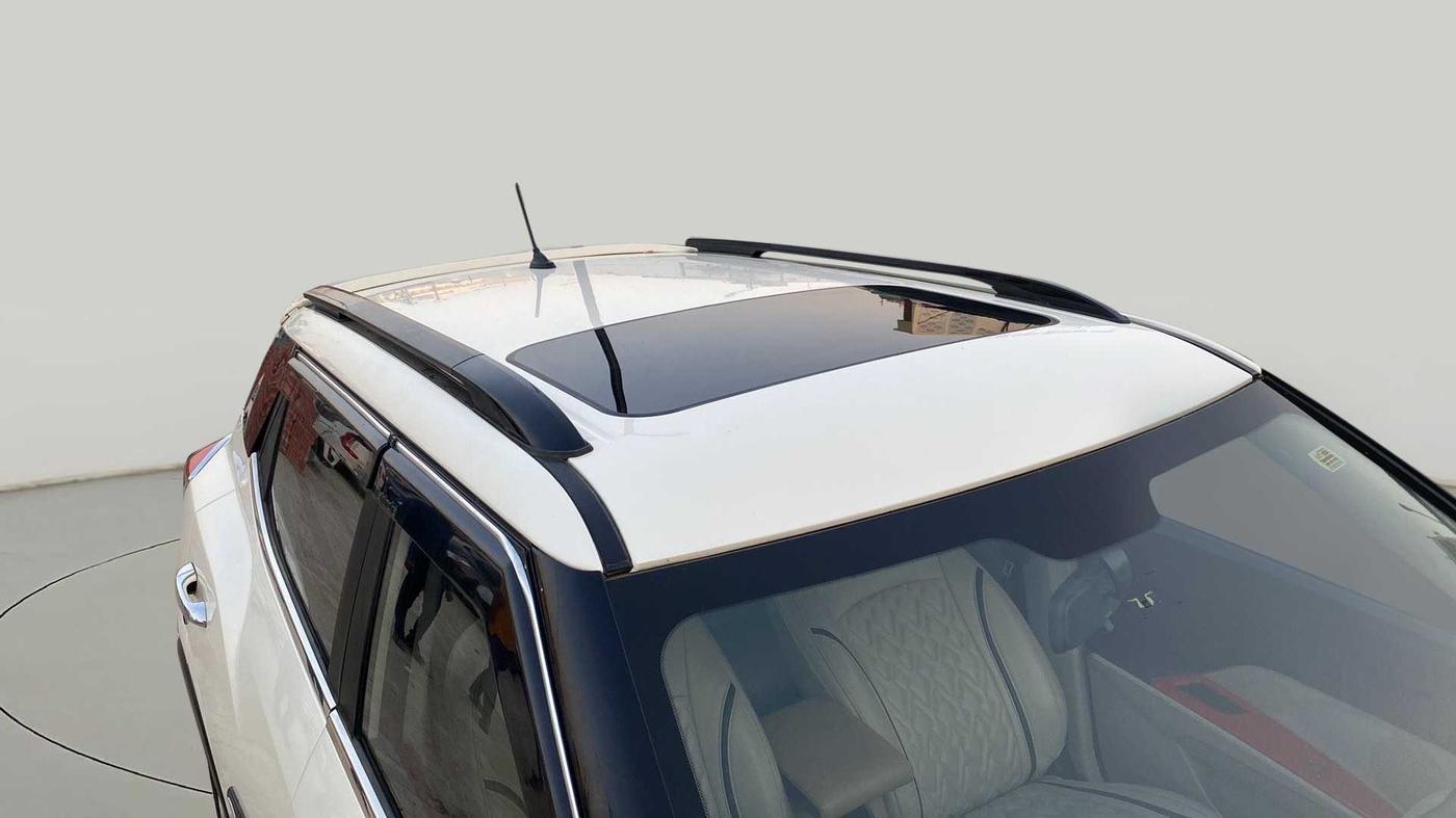 2022 Mahindra XUV300 W6 1.2 PETROL, Petrol, Manual, 12,500 km, Roof