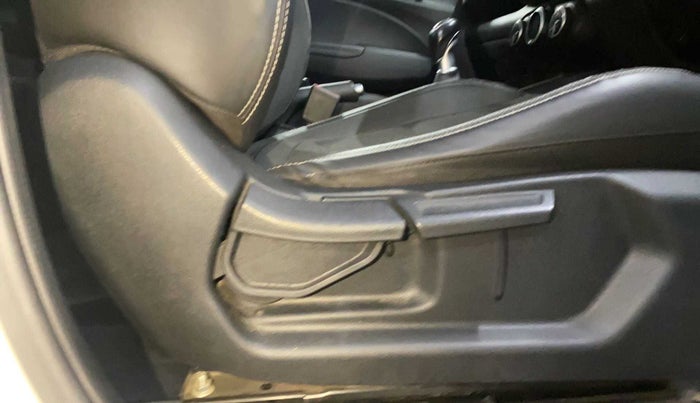 2019 Hyundai VENUE SX 1.0 (O) TURBO, Petrol, Manual, 64,899 km, Driver Side Adjustment Panel