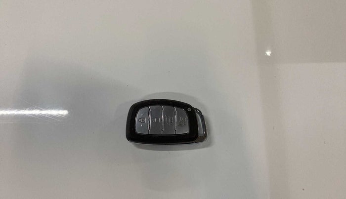 2019 Hyundai VENUE SX 1.0 (O) TURBO, Petrol, Manual, 64,899 km, Key Close Up