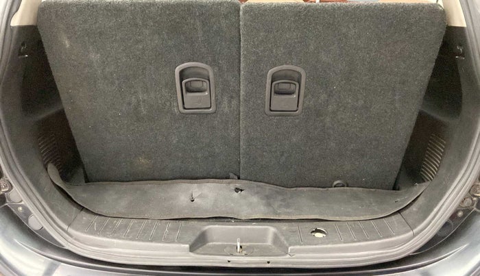 2019 Mahindra XUV500 W7, Diesel, Manual, 68,766 km, Boot Inside