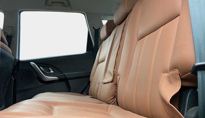 2019 Mahindra XUV500 W7, Diesel, Manual, 68,766 km, Right Side Rear Door Cabin