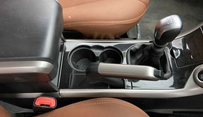 2019 Mahindra XUV500 W7, Diesel, Manual, 68,766 km, Gear Lever