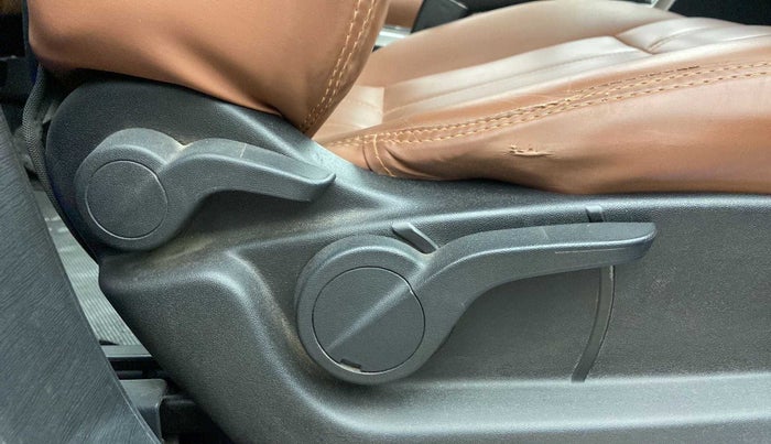 2019 Mahindra XUV500 W7, Diesel, Manual, 68,766 km, Driver Side Adjustment Panel