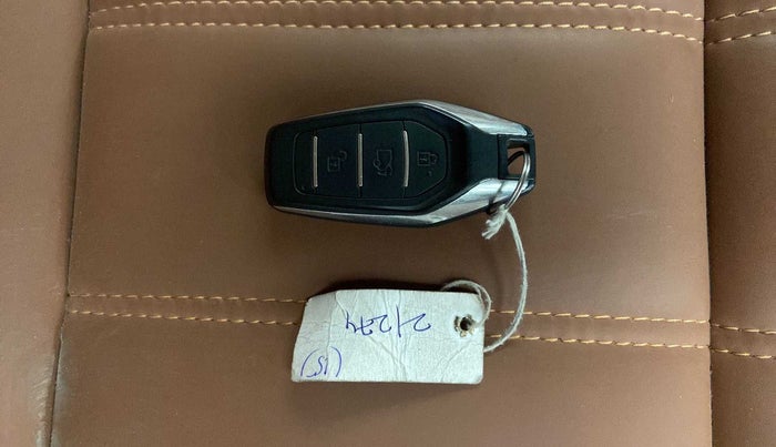 2019 Mahindra XUV500 W7, Diesel, Manual, 68,766 km, Key Close Up