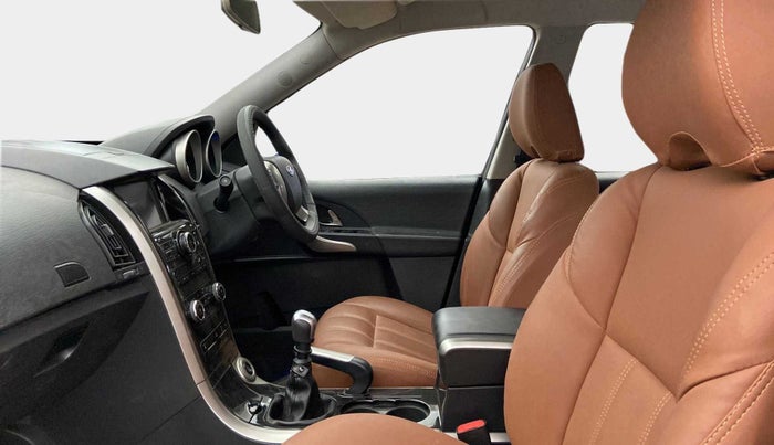 2019 Mahindra XUV500 W7, Diesel, Manual, 68,766 km, Right Side Front Door Cabin