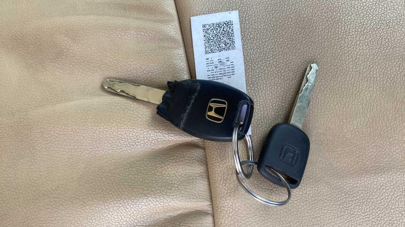 2014 Honda Brio S MT, Petrol, Manual, 63,565 km, Key Close Up