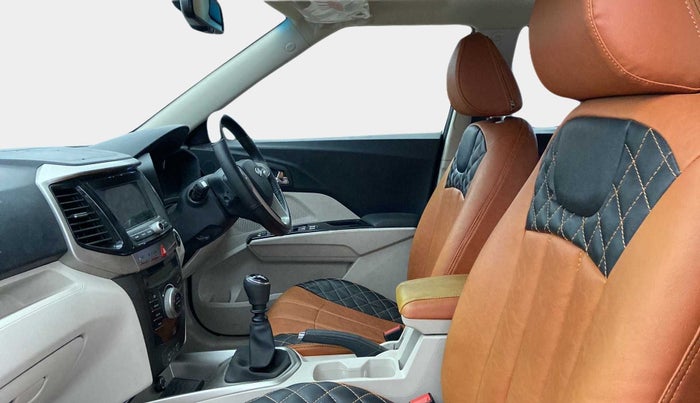 2020 Mahindra XUV300 W8 (O) 1.2 PETROL, Petrol, Manual, 6,223 km, Right Side Front Door Cabin
