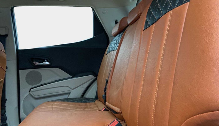 2020 Mahindra XUV300 W8 (O) 1.2 PETROL, Petrol, Manual, 6,223 km, Right Side Rear Door Cabin
