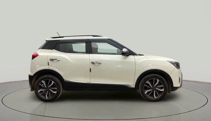 2020 Mahindra XUV300 W8 (O) 1.2 PETROL, Petrol, Manual, 6,223 km, Right Side View