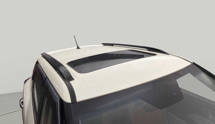2020 Mahindra XUV300 W8 (O) 1.2 PETROL, Petrol, Manual, 6,223 km, Roof