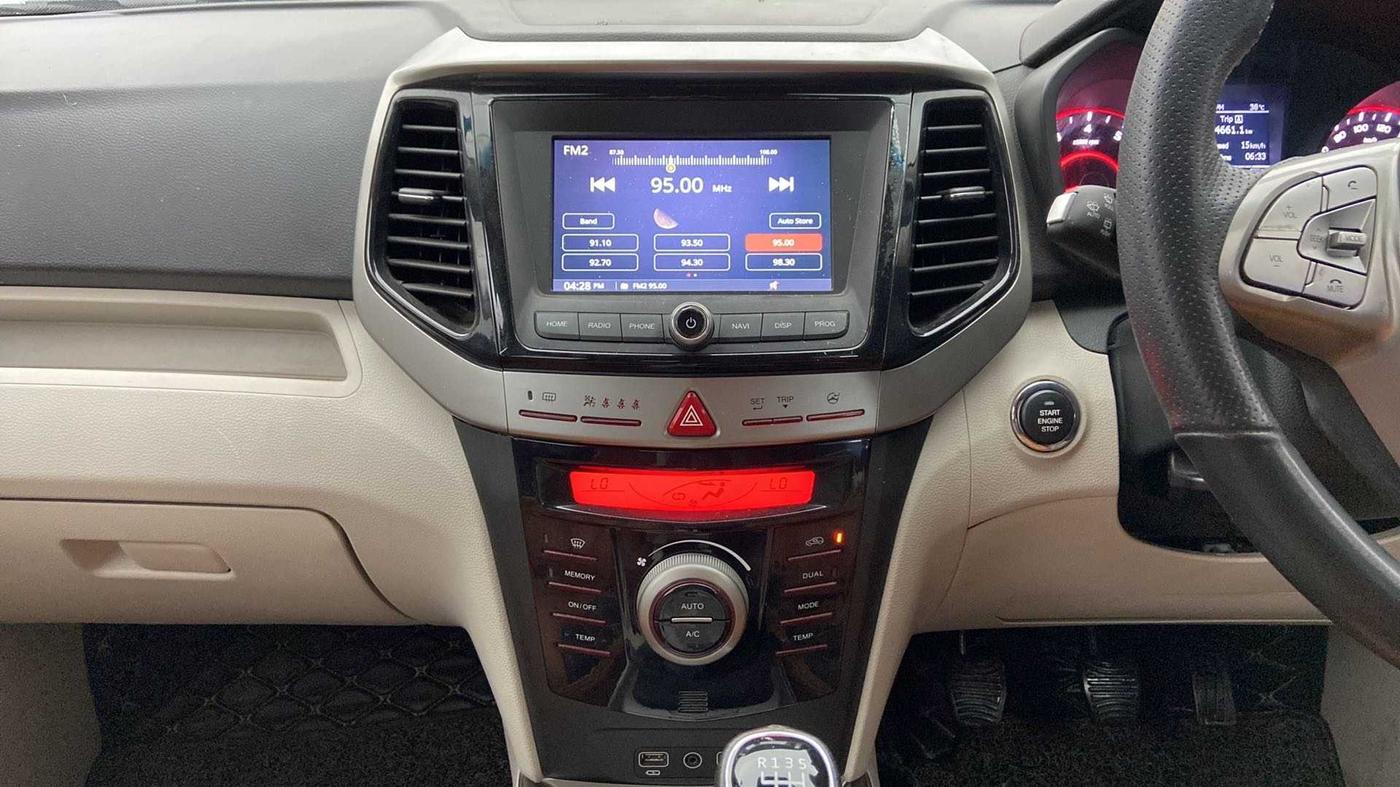 2020 Mahindra XUV300 W8 (O) 1.2 PETROL, Petrol, Manual, 6,223 km, Air Conditioner