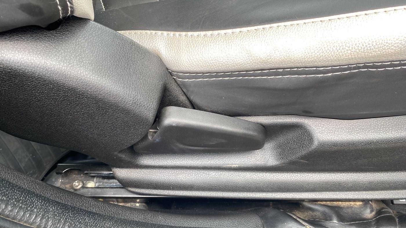 2023 Renault Kwid RXL 1.0, Petrol, Manual, 2,843 km, Driver Side Adjustment Panel