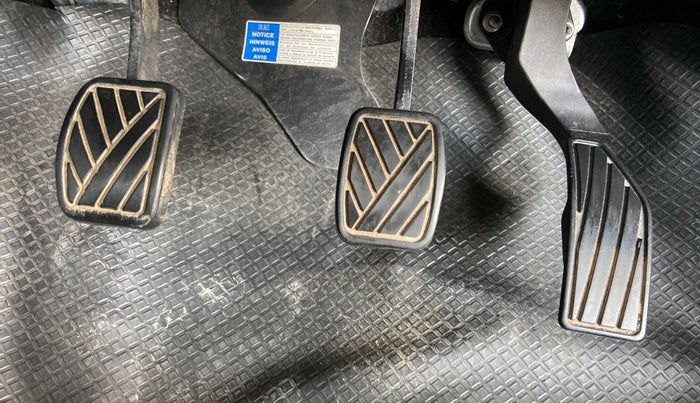 2016 Maruti Swift VDI (O), Diesel, Manual, 35,715 km, Pedals