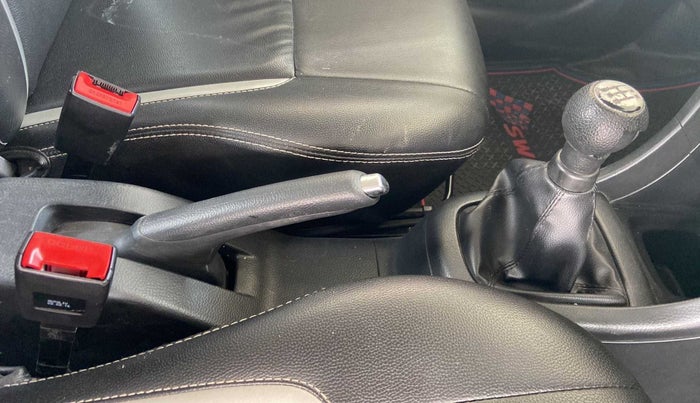 2016 Maruti Swift VDI (O), Diesel, Manual, 35,715 km, Gear Lever