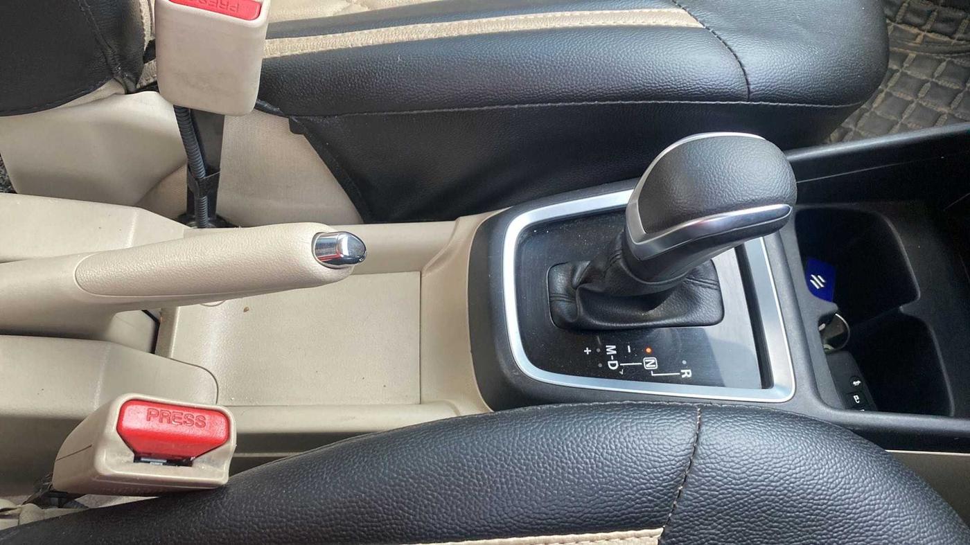 2021 Maruti Dzire ZXI AMT, Petrol, Automatic, 25,160 km, Gear Lever