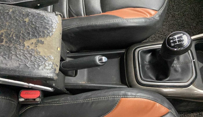 2019 Maruti IGNIS DELTA 1.2, Petrol, Manual, 47,484 km, Gear Lever