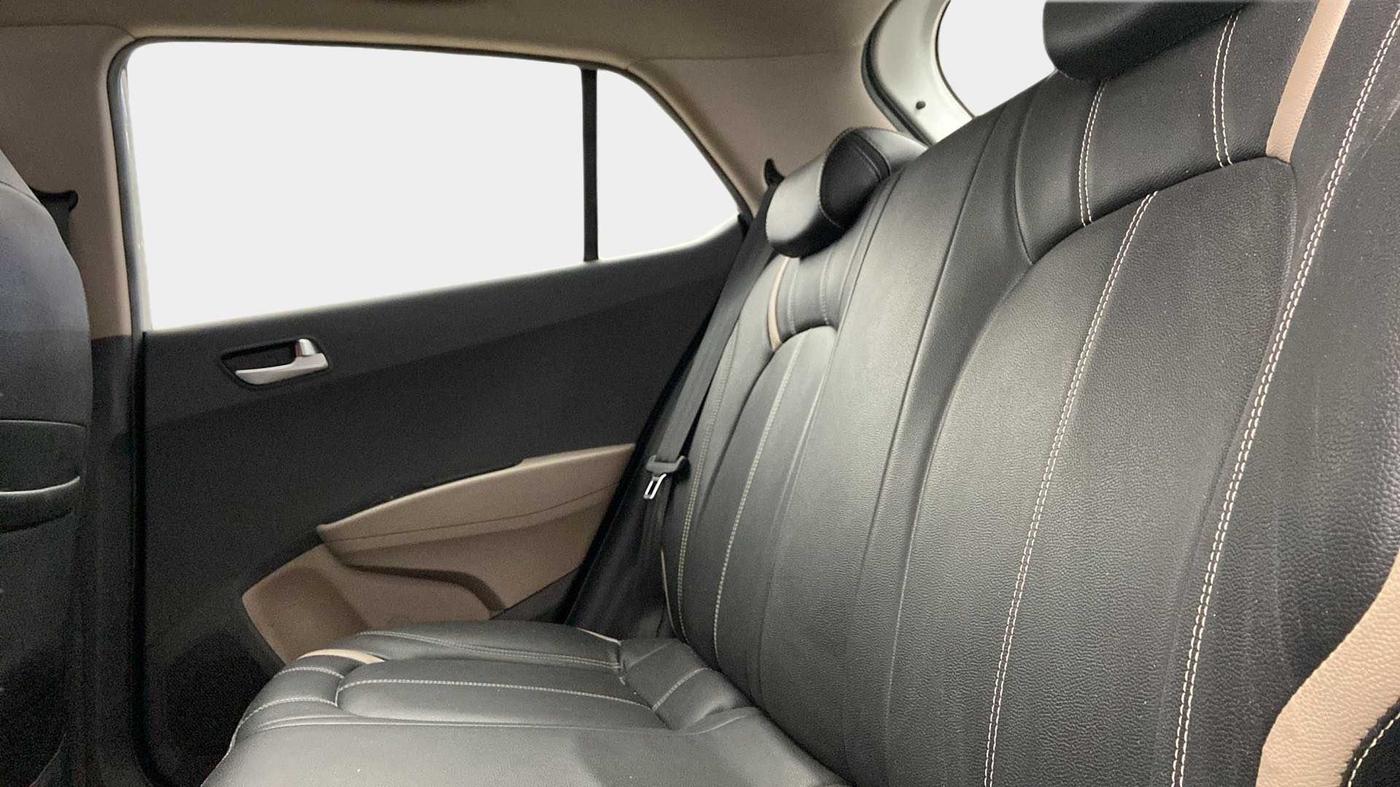 2016 Hyundai Grand i10 ASTA (O) AT 1.2 KAPPA VTVT, Petrol, Automatic, 49,812 km, Right Side Rear Door Cabin