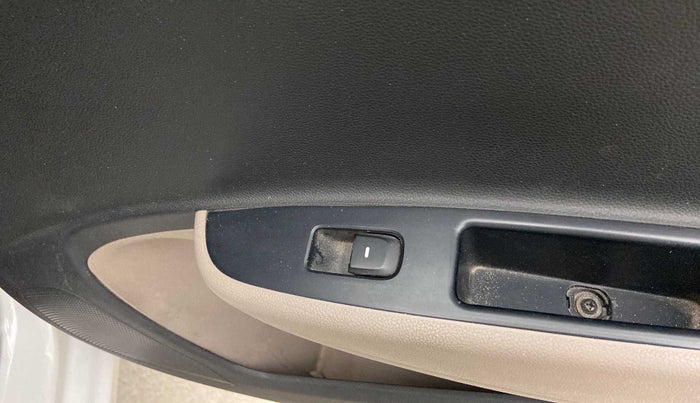 2016 Hyundai Grand i10 ASTA (O) AT 1.2 KAPPA VTVT, Petrol, Automatic, 49,812 km, Right rear window switch / handle - Window making noise/ moving slow