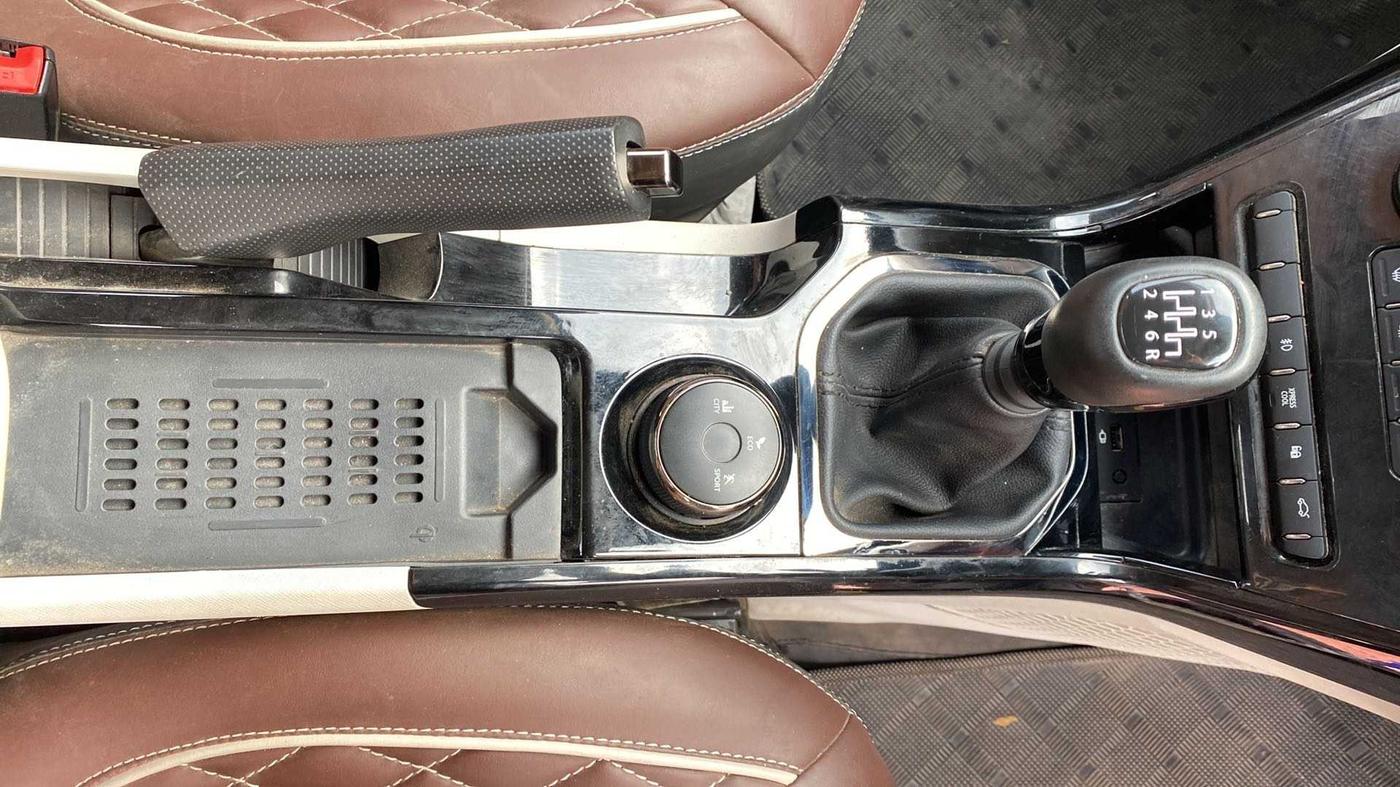 2022 Tata NEXON XZ PLUS (PREMIUM) PETROL JET, Petrol, Manual, 11,859 km, Gear Lever