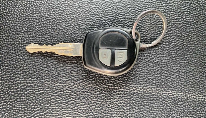 2014 Maruti Swift VXI, Petrol, Manual, 58,203 km, Key Close Up