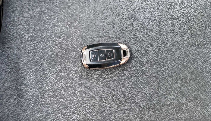 2018 Hyundai Verna 1.6 VTVT SX O, Petrol, Manual, 98,919 km, Key Close Up