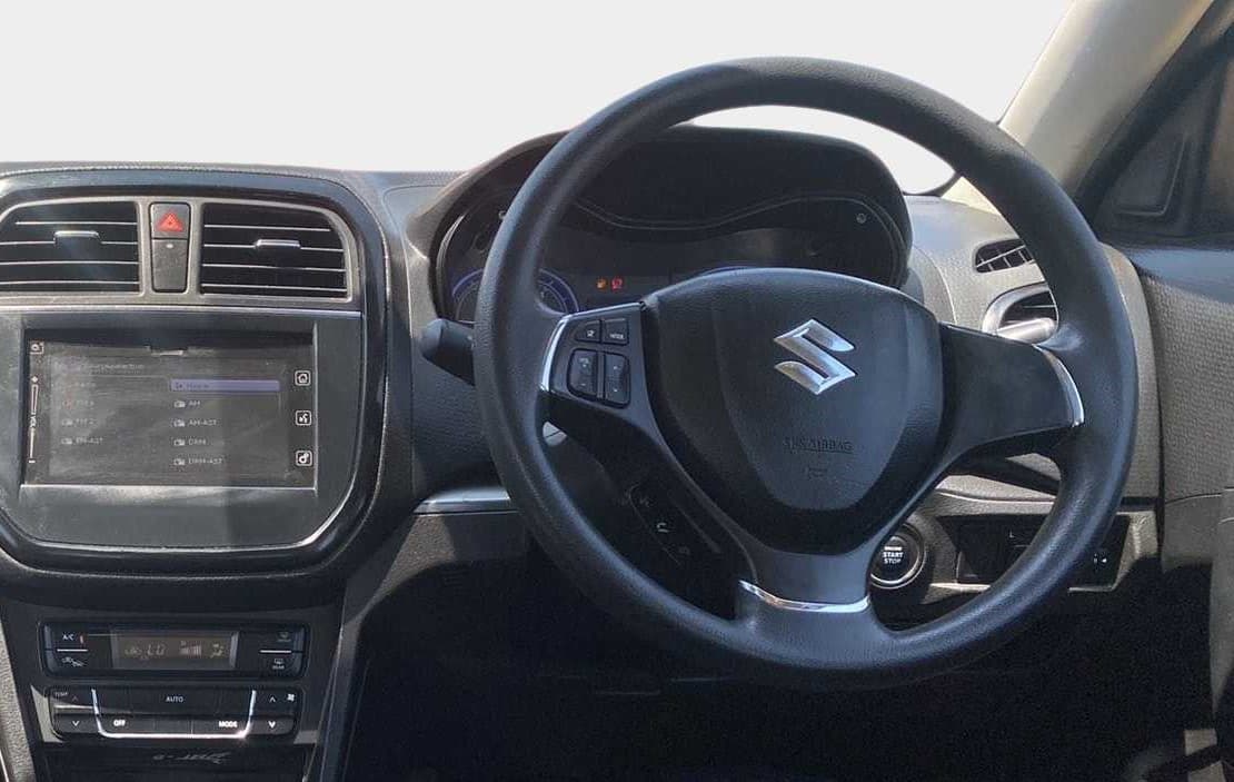 2018 Maruti Vitara Brezza ZDI PLUS AT DUAL TONE, Diesel, Automatic, 33,681 km, Steering Wheel Close Up