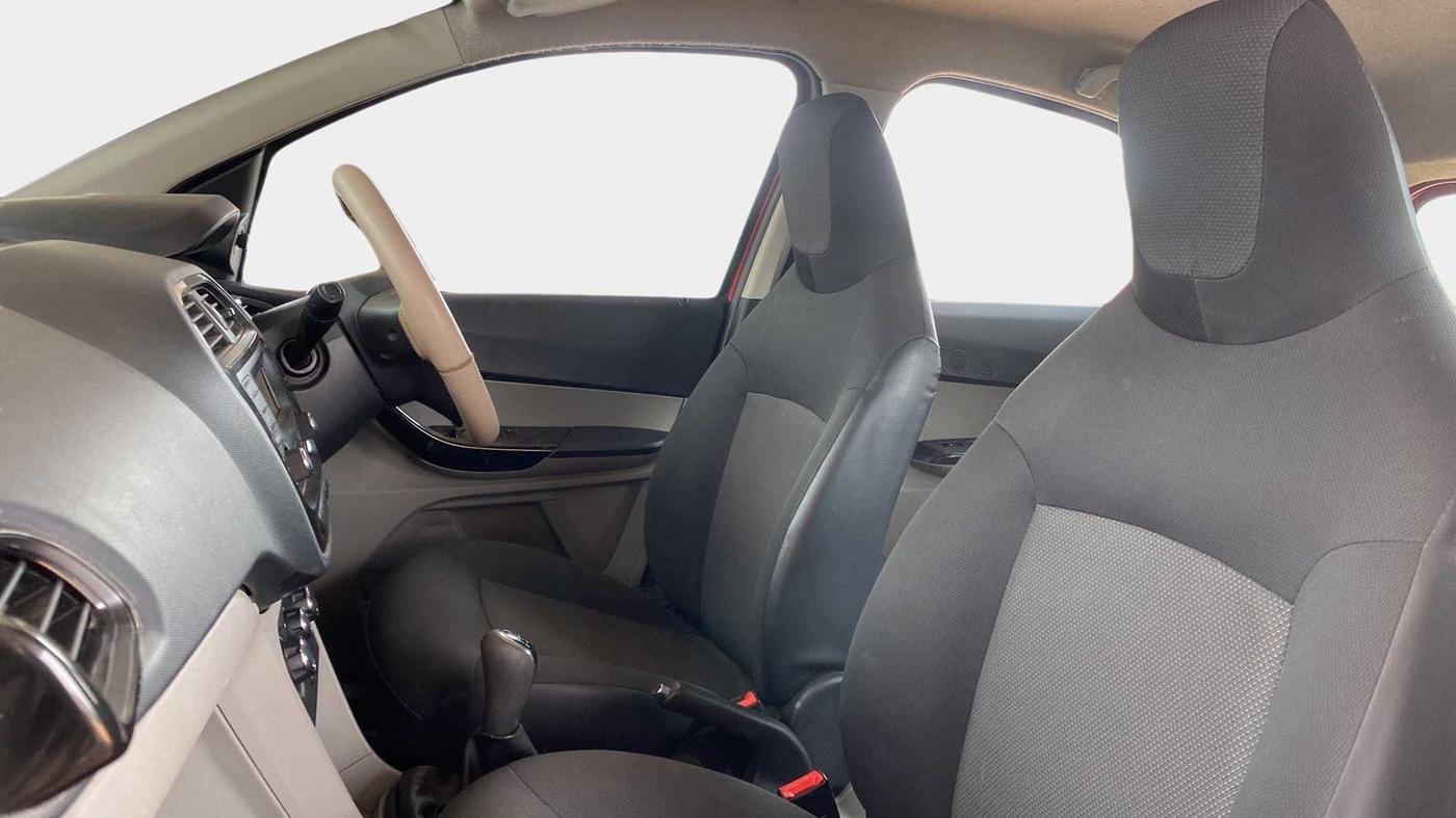 2017 Tata Tiago XT PETROL, Petrol, Manual, 43,937 km, Right Side Front Door Cabin