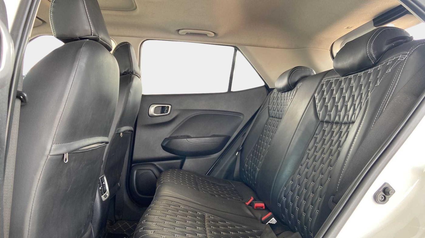 2022 Hyundai VENUE SX PLUS 1.0 TURBO DCT, Petrol, Automatic, 36,582 km, Right Side Rear Door Cabin